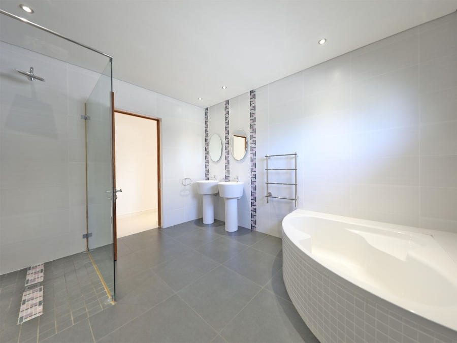 5 Bedroom Property for Sale in Baronetcy Estate Western Cape